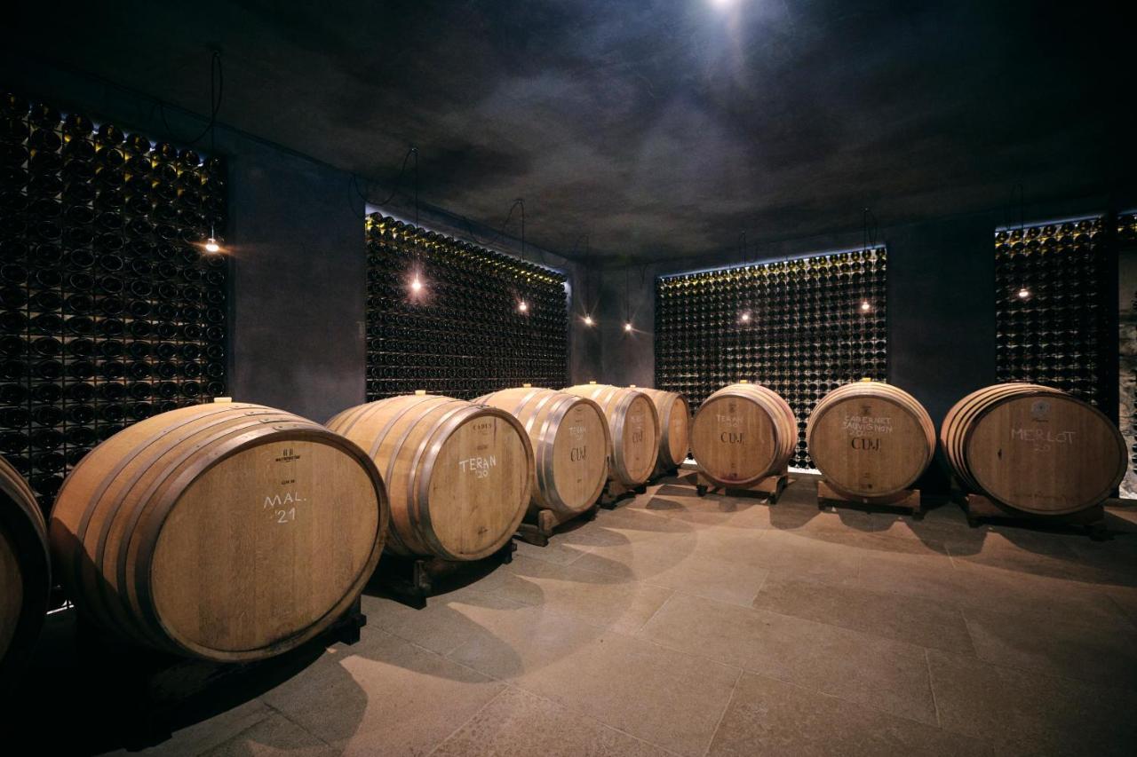 Winery Cuj Bed & Breakfast Vilanija Esterno foto
